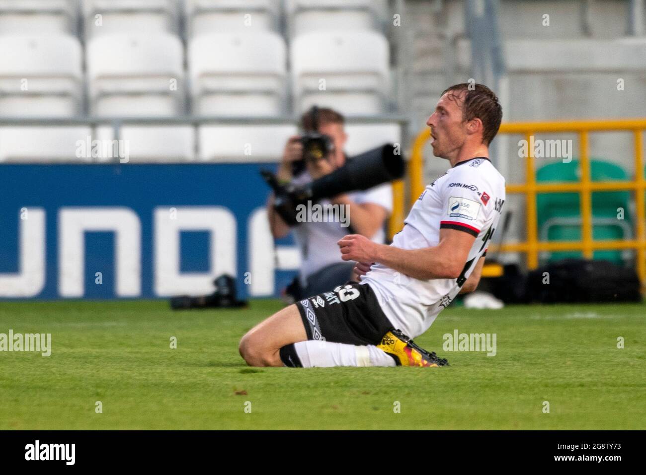 Dublin, Irland. Juli 2021. David McMillan von Dundalk feiert das Tor während der zweiten Qualifikationsrunde der UEFA Europa Conference League, dem 1. Beinspiel zwischen dem FC Dundalk und dem FC Levadia Tallinn am 22. Juli 2021 im Tallaght Stadium in Dublin, Irland (Foto: Andrew SURMA/SIPA USA). Quelle: SIPA USA/Alamy Live News Stockfoto