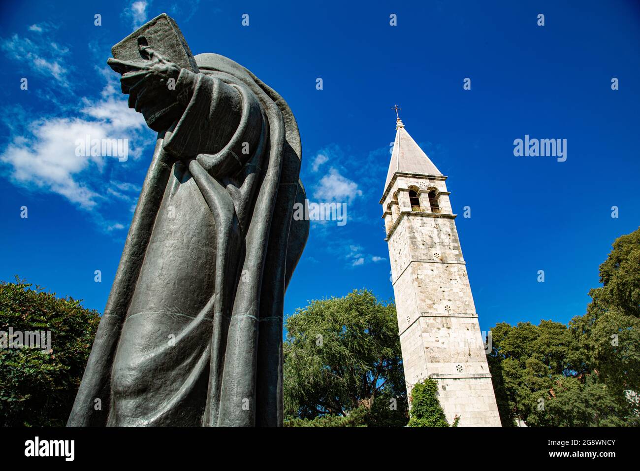 Ciudad fundada por Diocleciano en Croacia a orillas del mar adriatico, con Casco Antiguo de calles estrechas con arquitectura muy característica Stockfoto