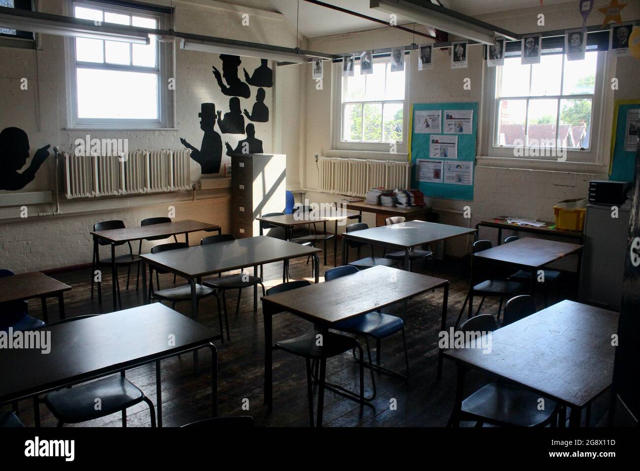 Ein leeres politisches Klassenzimmer in einer alten englischen Sekundarschule in london, england Stockfoto