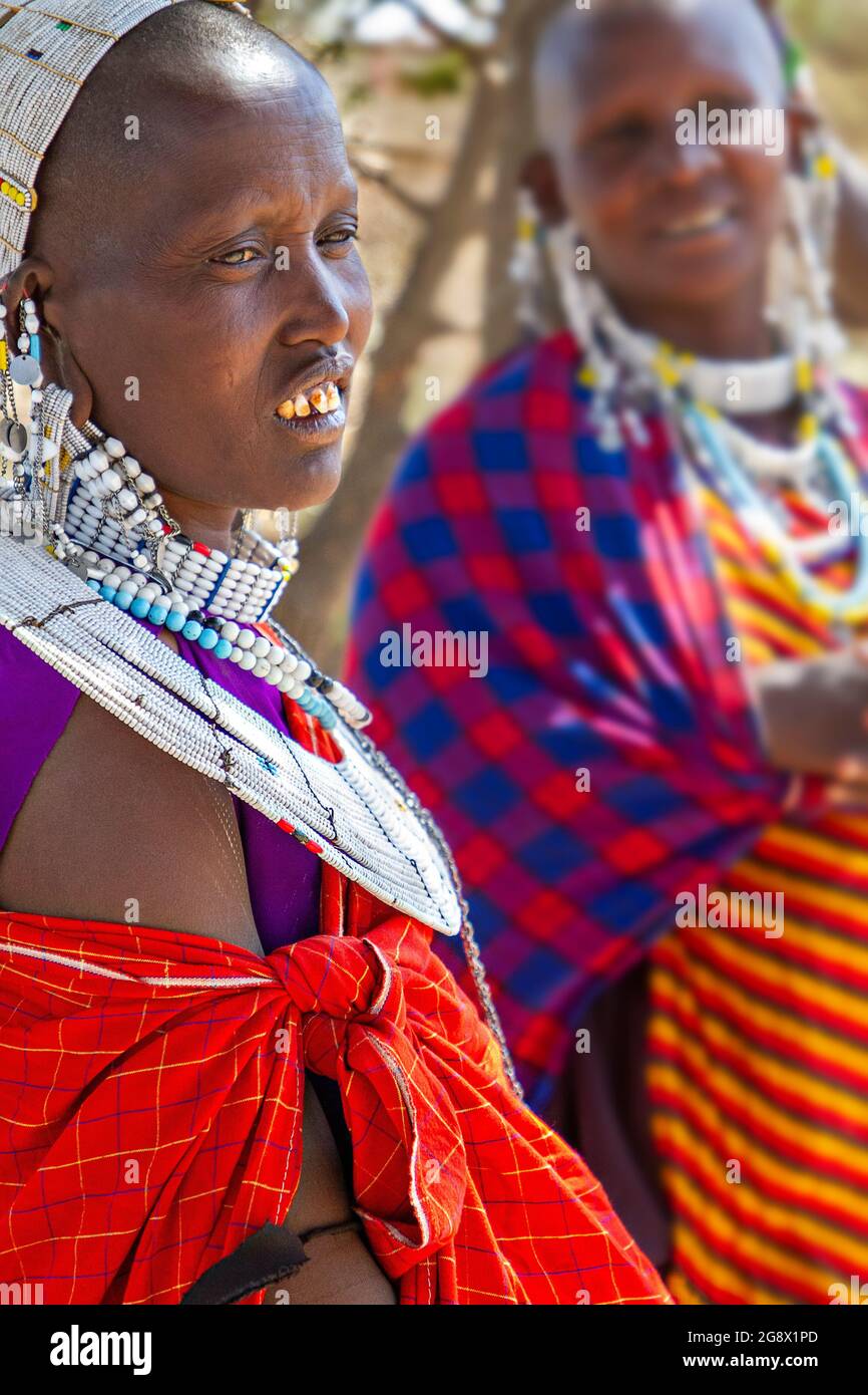 Maasai-Frau in der Nähe des Kraters Ngorongoro in Ngorongoro, Tansania Stockfoto