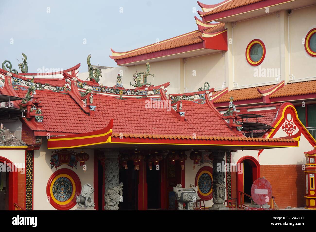 Ein weiterer Teil des tjoe hwie kiong Tempelgebäudes in Kediri, Ost-Java, Indonesien Stockfoto