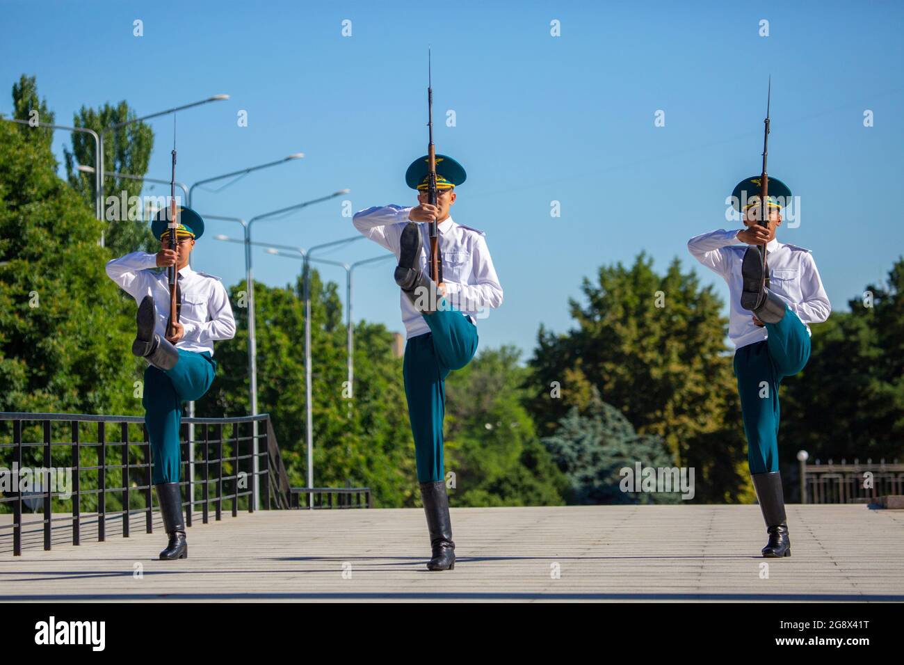 Änderung der Wachzeremonie auf dem Ala-Too-Platz in Bischkek, Kirgisistan Stockfoto