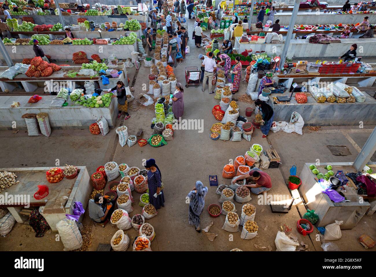 Gemüseverkäufer im Siab Bazaar in Samarkand, Usbekistan Stockfoto