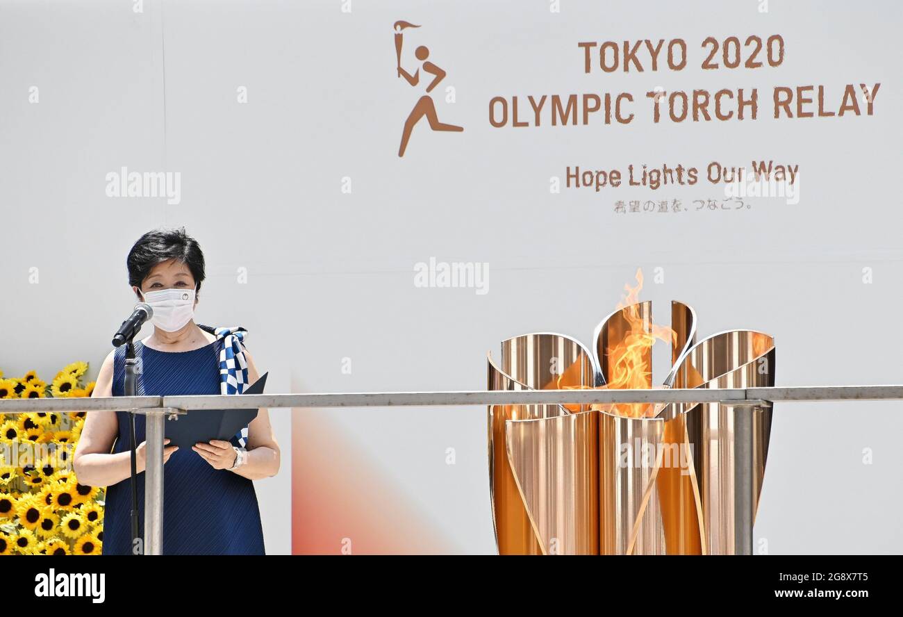 Tokio, Japan. Juli 2021. Die Gouverneurin von Tokio, Yuriko Koike, spricht am Freitag, den 23. Juli 2021, während des olympischen Fackellaufs von Tokio 2020 auf dem bürgerplatz des Büros der Tokyo Metropolitan Government in Tokio, Japan. Foto von Keizo Mori/UPI Credit: UPI/Alamy Live News Stockfoto