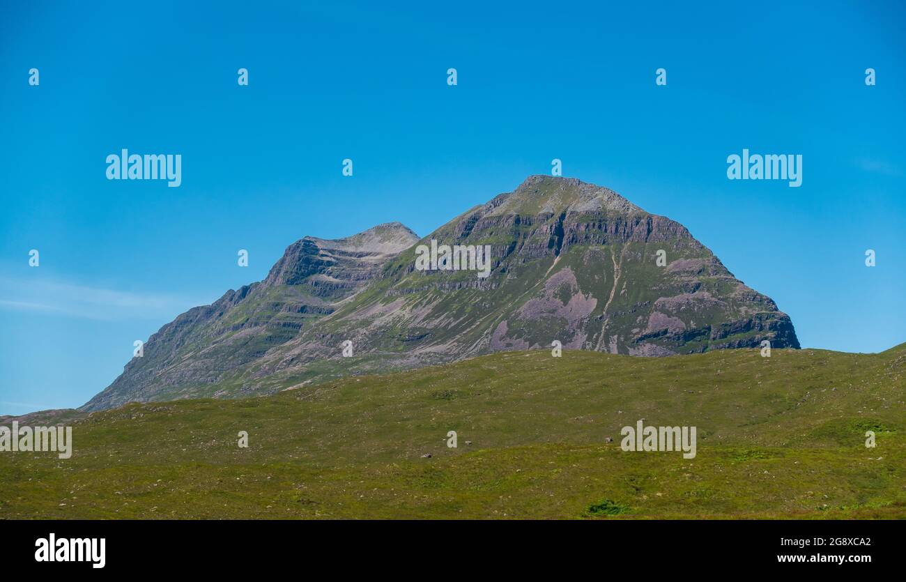 Der Berg Liathach, mit dem Gipfel des Spidean A Choire Leith auf der linken Seite, und Stuc A Choire Dhuibh Bhig auf der rechten Seite Stockfoto