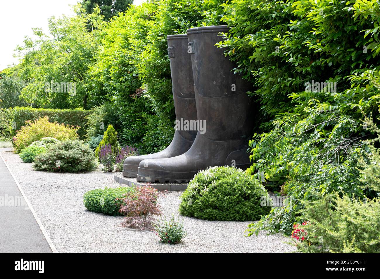 Luftige Knie Gärten, die großen Gummistiefel Stockfoto