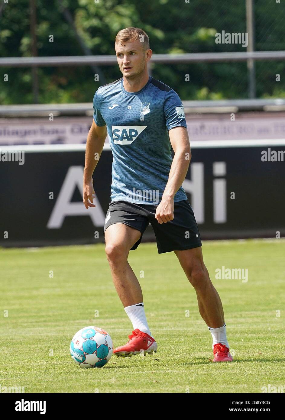 Rottach-Egern, Deutschland. Juli 23 2021, TSG Hoffenheim Trainingslager in  Rottach-Egern, im Bild Stefan Posch (Hoffenheim) Quelle: dpa picture  Alliance/Alamy Live News Stockfotografie - Alamy