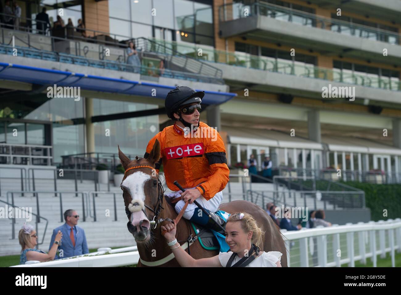 Ascot, Bergen, Großbritannien. Juli 2021. Der Jockey William Buick gewinnt die John Guest Racing Brown Jack Handicap Stakes (Klasse 3) auf dem Pferd Speedo Boy. Besitzer Paul Williams, Trainer Ian Williams. Quelle: Maureen McLean/Alamy Live News Stockfoto