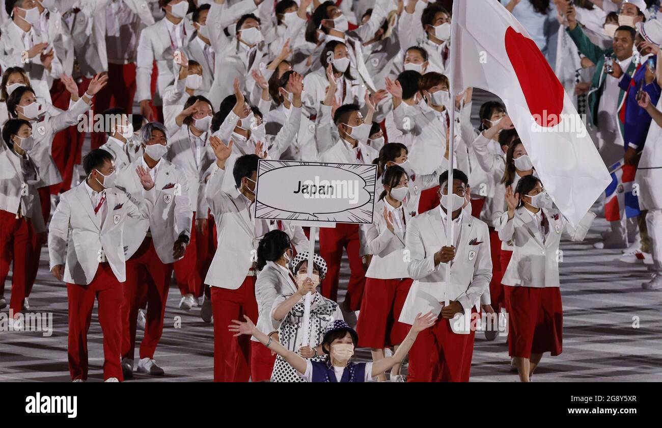 Tokio, Japan. Juli 2021. Die Gastgebernation Japan kommt am Freitag, den 23. Juli 2021, während der Eröffnungszeremonie der Olympischen Spiele 2020 im Olympiastadion von Tokio in Tokio, Japan, an. Foto von Tasos Katopodis/UPI Credit: UPI/Alamy Live News Stockfoto