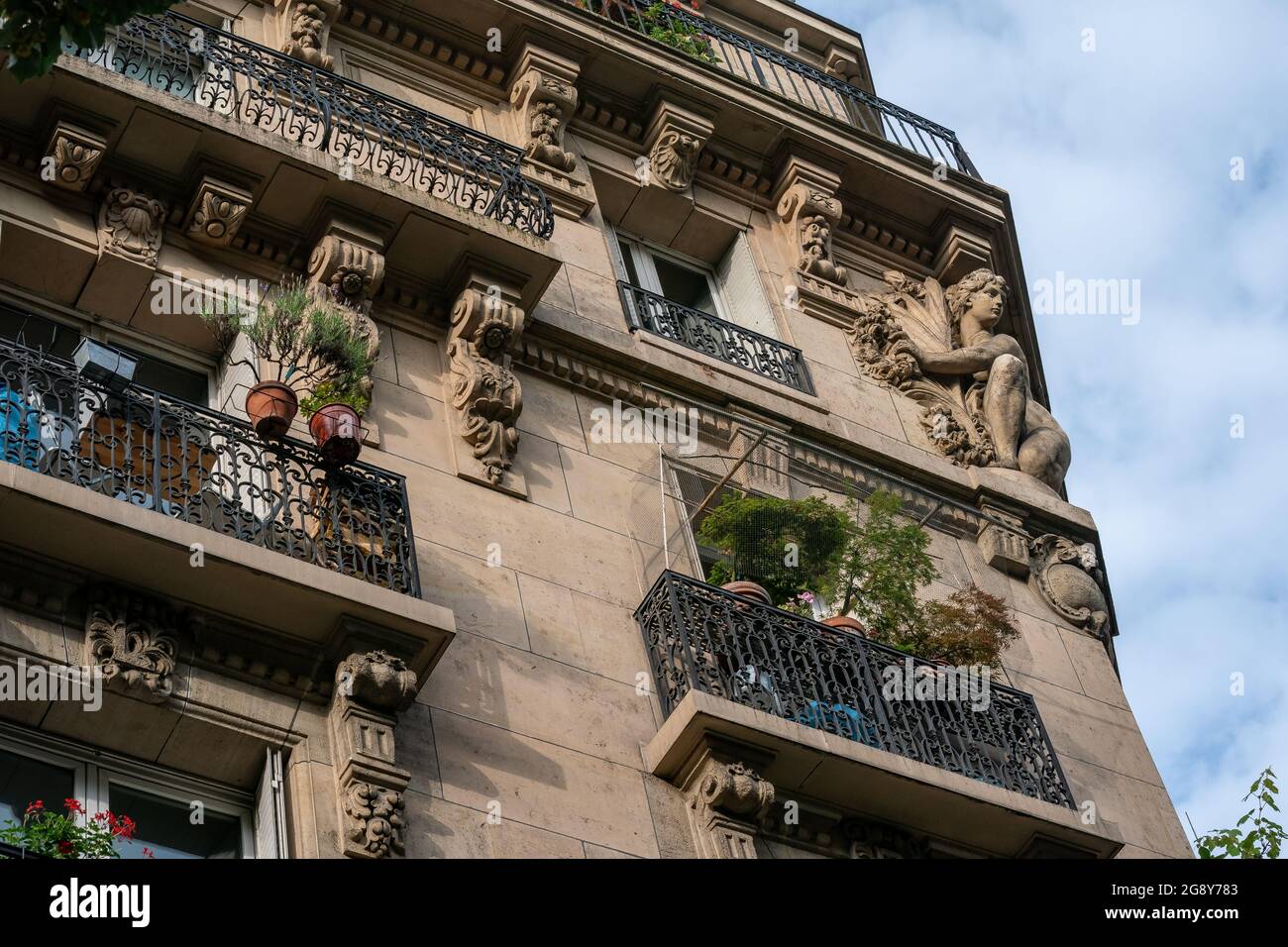Paris Gebäudeskulptur von Alfred Boucher Stockfoto