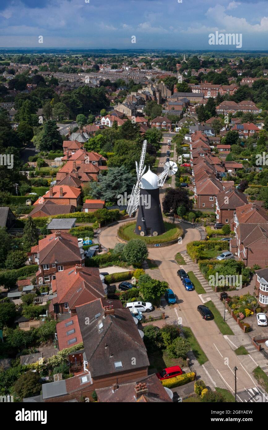 Luftaufnahme von Holgate Five segelte Windmühle, York, North Yorkshire Stockfoto