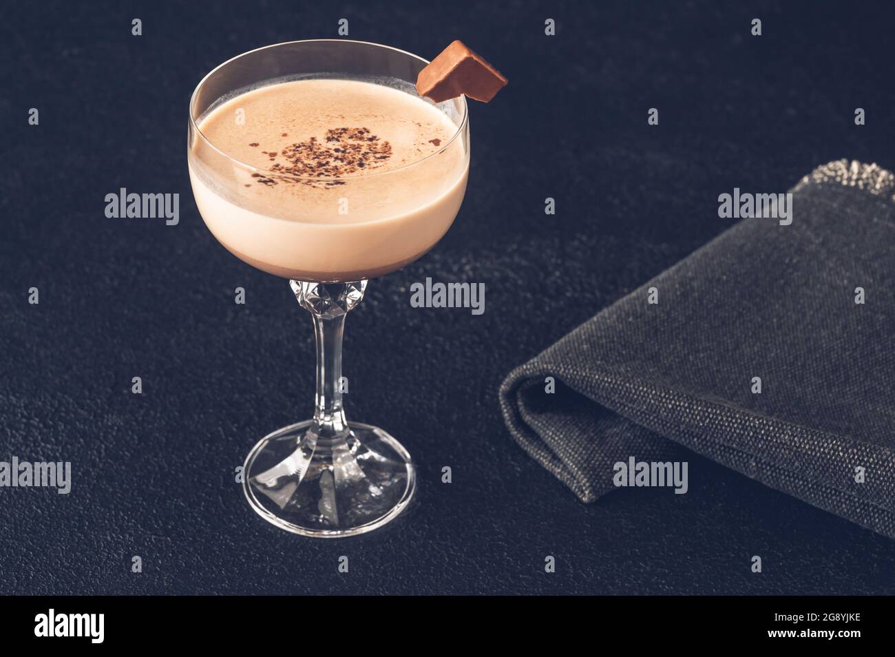 Alexander Cocktail Aus Cognac Creme Und Creme De Cacao Stockfotografie Alamy