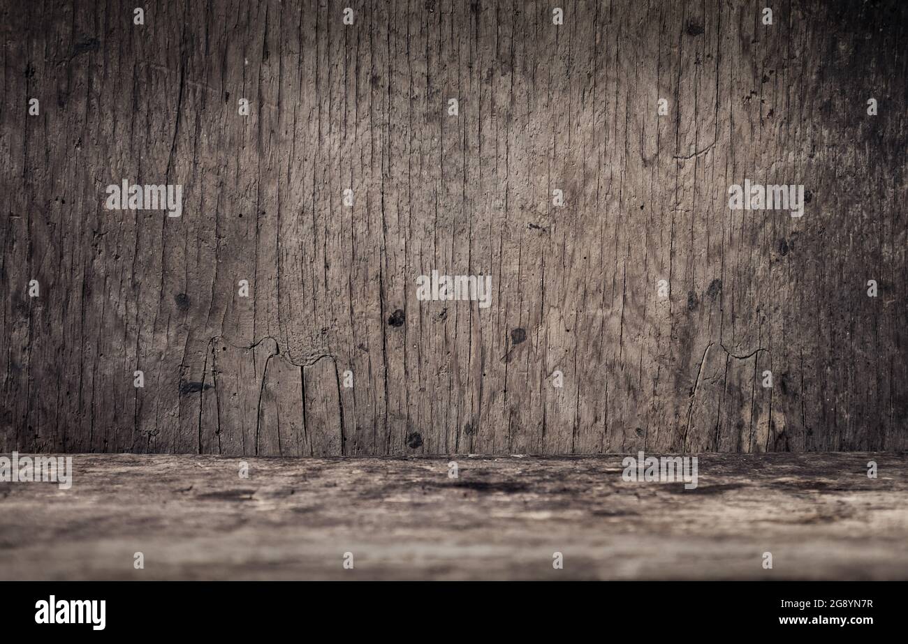 Wand und Boden verwitterter Holzhintergrund. Schöne Natur Grunge und schmutzige Holz Textur Hintergrund. Geringe Schärfentiefe (DOF), Wandholz im Fokus. Stockfoto