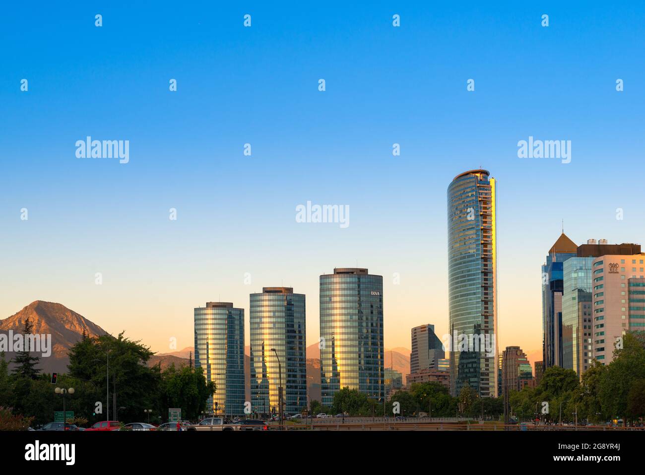 Santiago, Region Metropolitana, Chile - Skyline moderner Bürogebäude im Finanzviertel von Santiago. Stockfoto