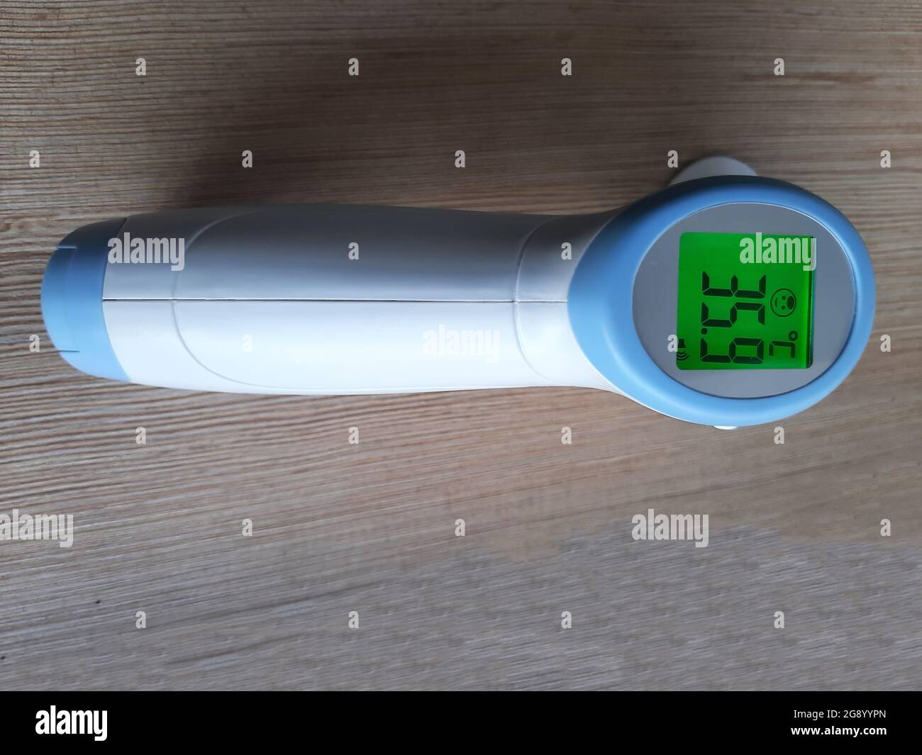 Thermometer-Anzeige. Messgerät für Körpertemperatur. Medizinische Geräte. Stockfoto
