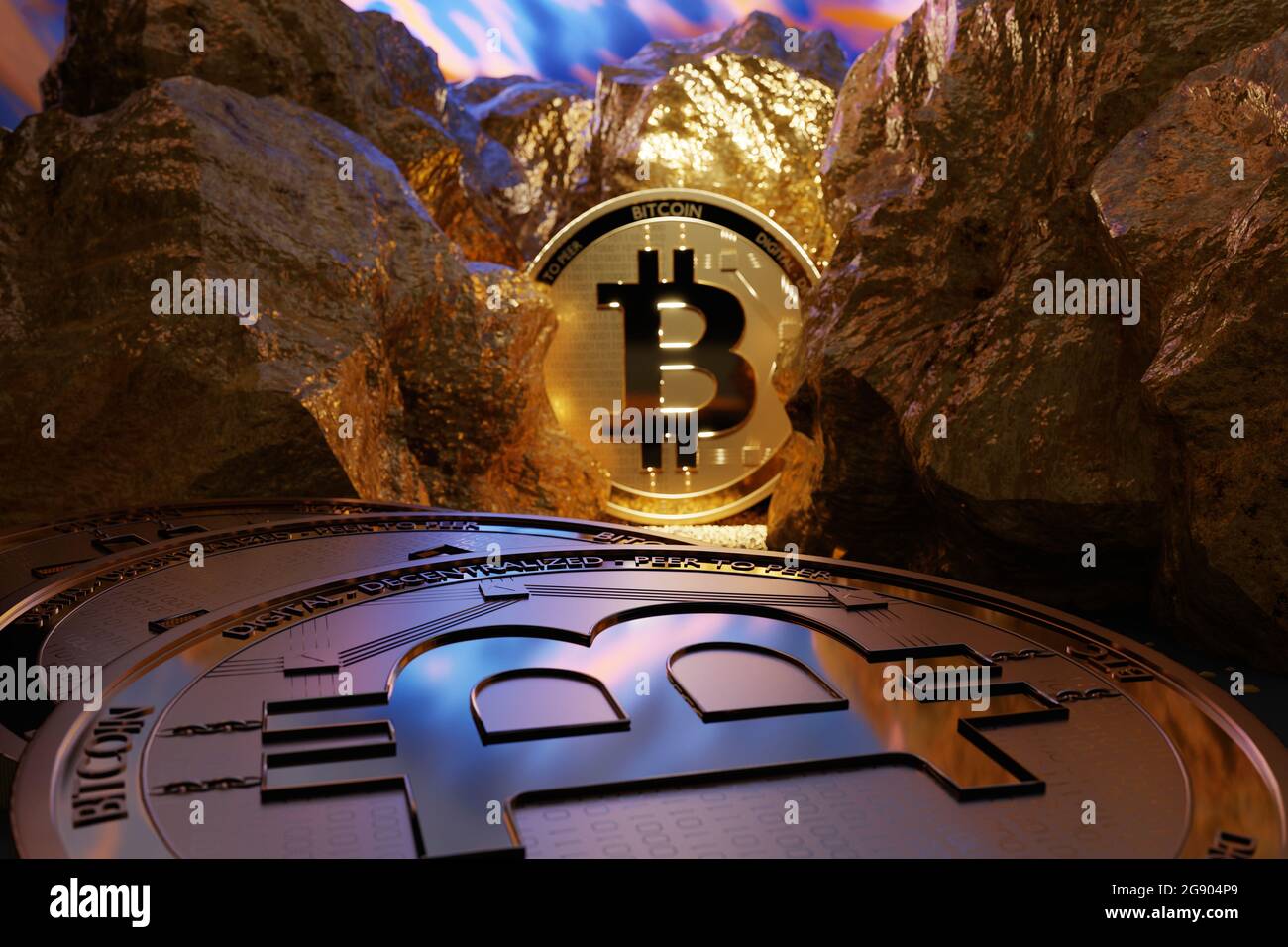 Glänzende goldfarbene Bitcoins inmitten von Nuggets Stockfoto