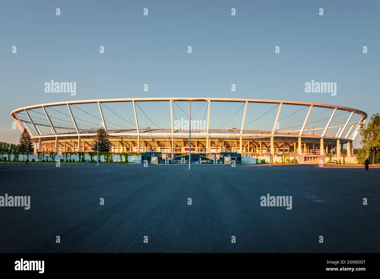 Panoramablick auf das Schlesische Stadion, an einem schönen, sonnigen Tag. Chorzów, Schlesien Polen. Stockfoto