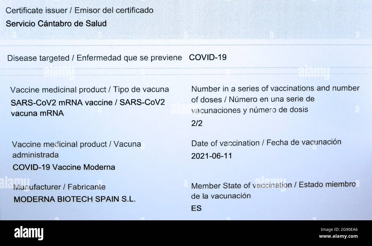 Spanisch ausgestellt EU Digital Covid Zertifikat als Nachweis der Impfung, um Reisen zu ermöglichen 2021 Stockfoto