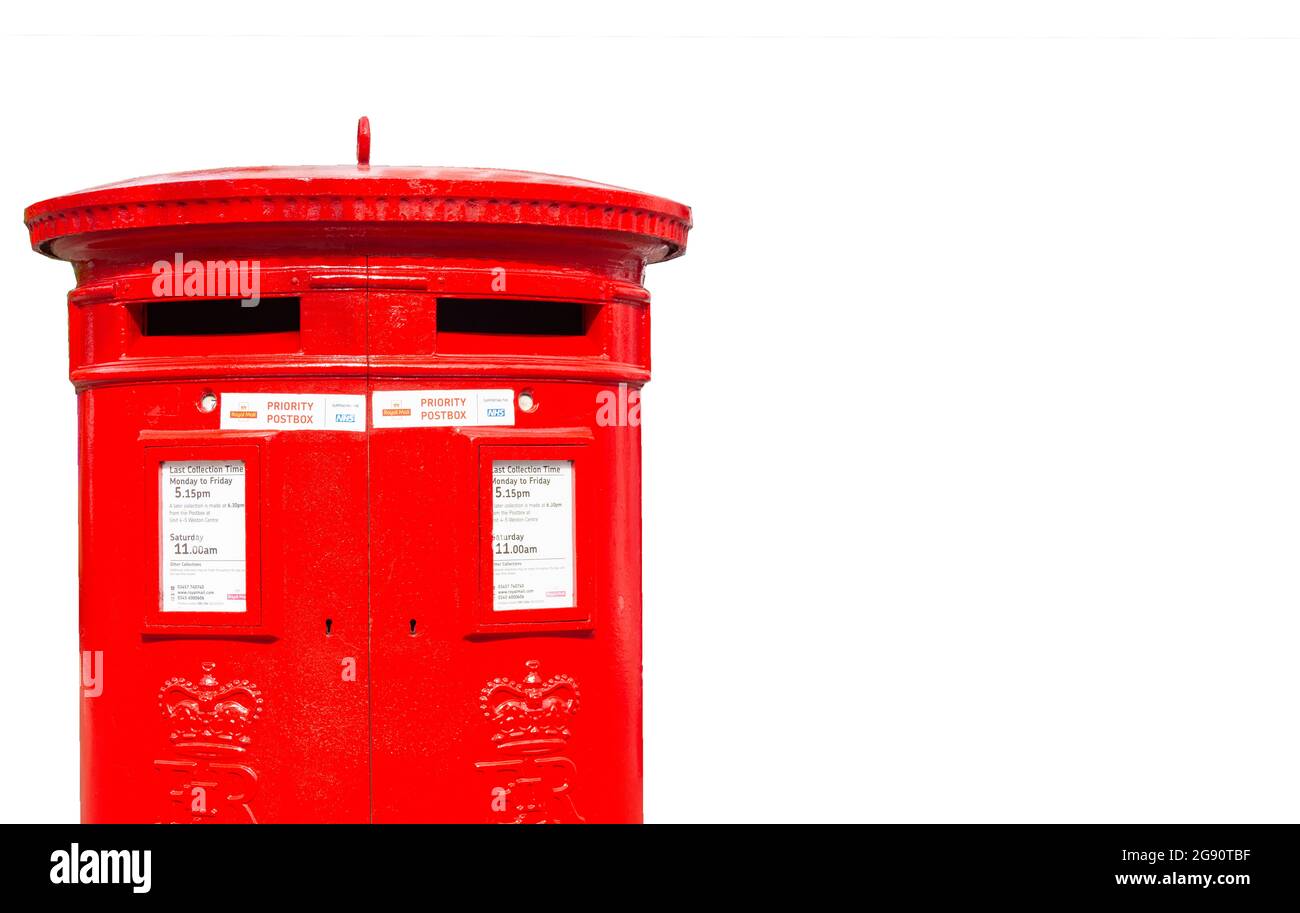Royal Mail Säule Box mit doppelter Öffnung, High Street, Nantwich, Ches hire, England, Vereinigtes Königreich Stockfoto