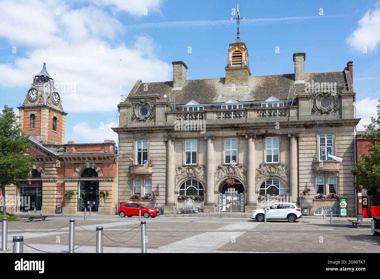 Old Market Hall and Municipal Buildings, Memorial Square, Crewe, Ceshire, England, Vereinigtes Königreich Stockfoto