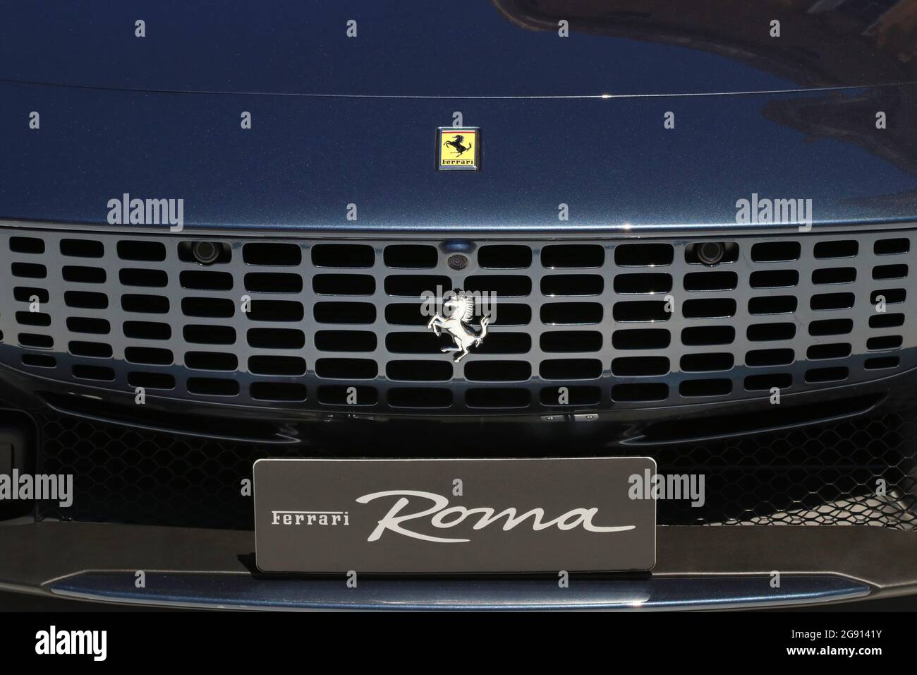 Modena, Italien, 1. juli 2021 - Ferrari Roma Sportwagen Detail, Motor Valley Exhibition Stockfoto