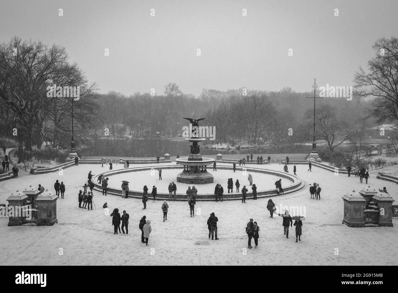 Verschneite Tage am Bethesda Fountain, im Central Park, Manhattan, New York City Stockfoto