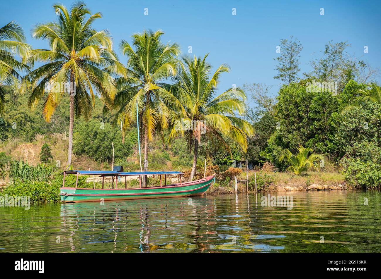 Bootstaxi auf dem Tatai Fluss in Kambodscha Stockfoto