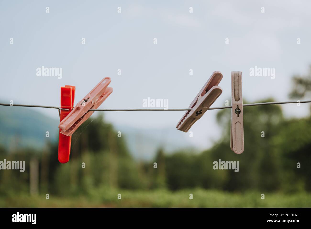 Haken für Kleidung, die im Freien hängt Stockfoto