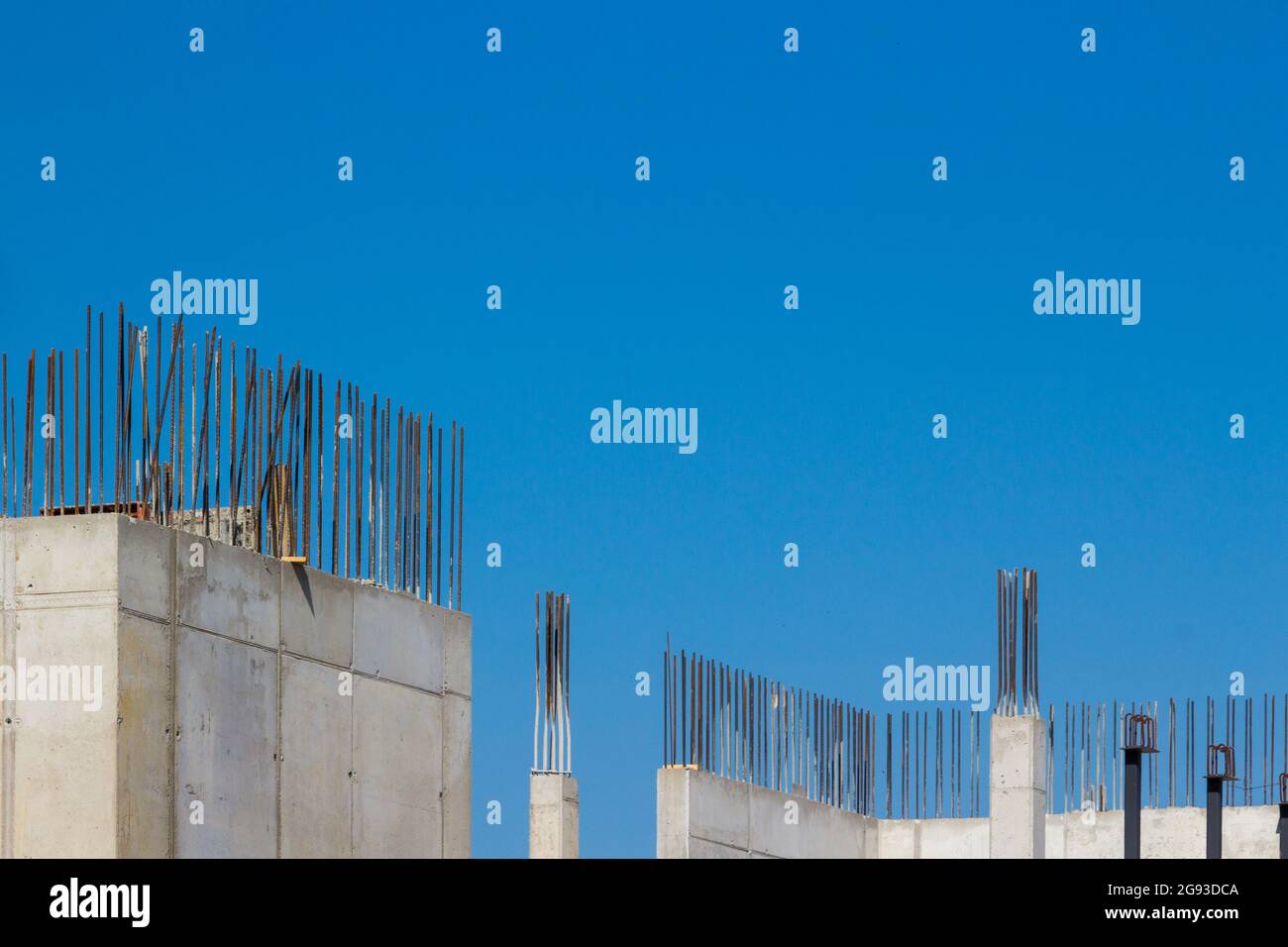 Stahlbetonstützen auf der Baustelle, Sopron, Ungarn Stockfoto