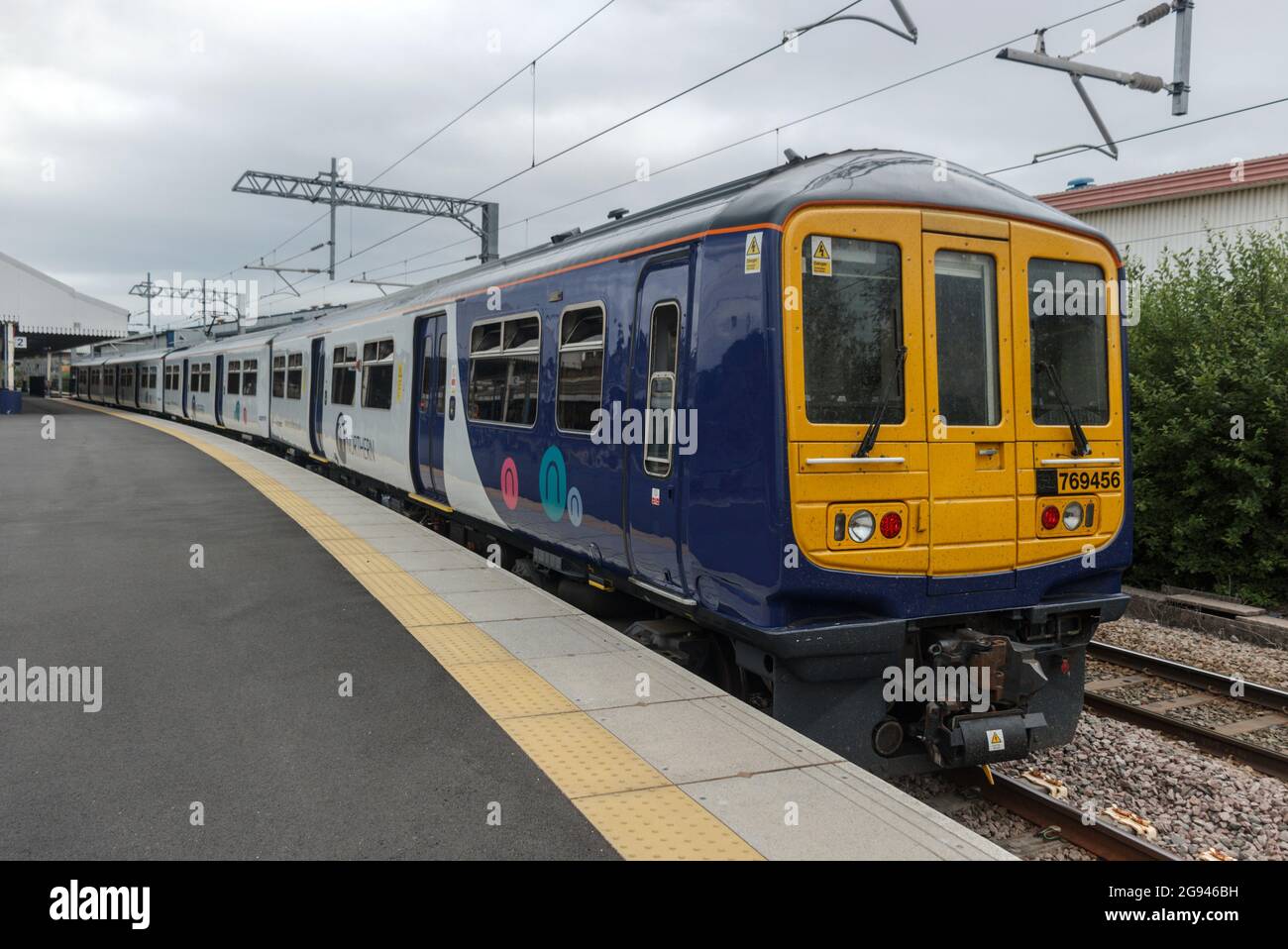 769456 am Bahnhof Bolton. Stockfoto