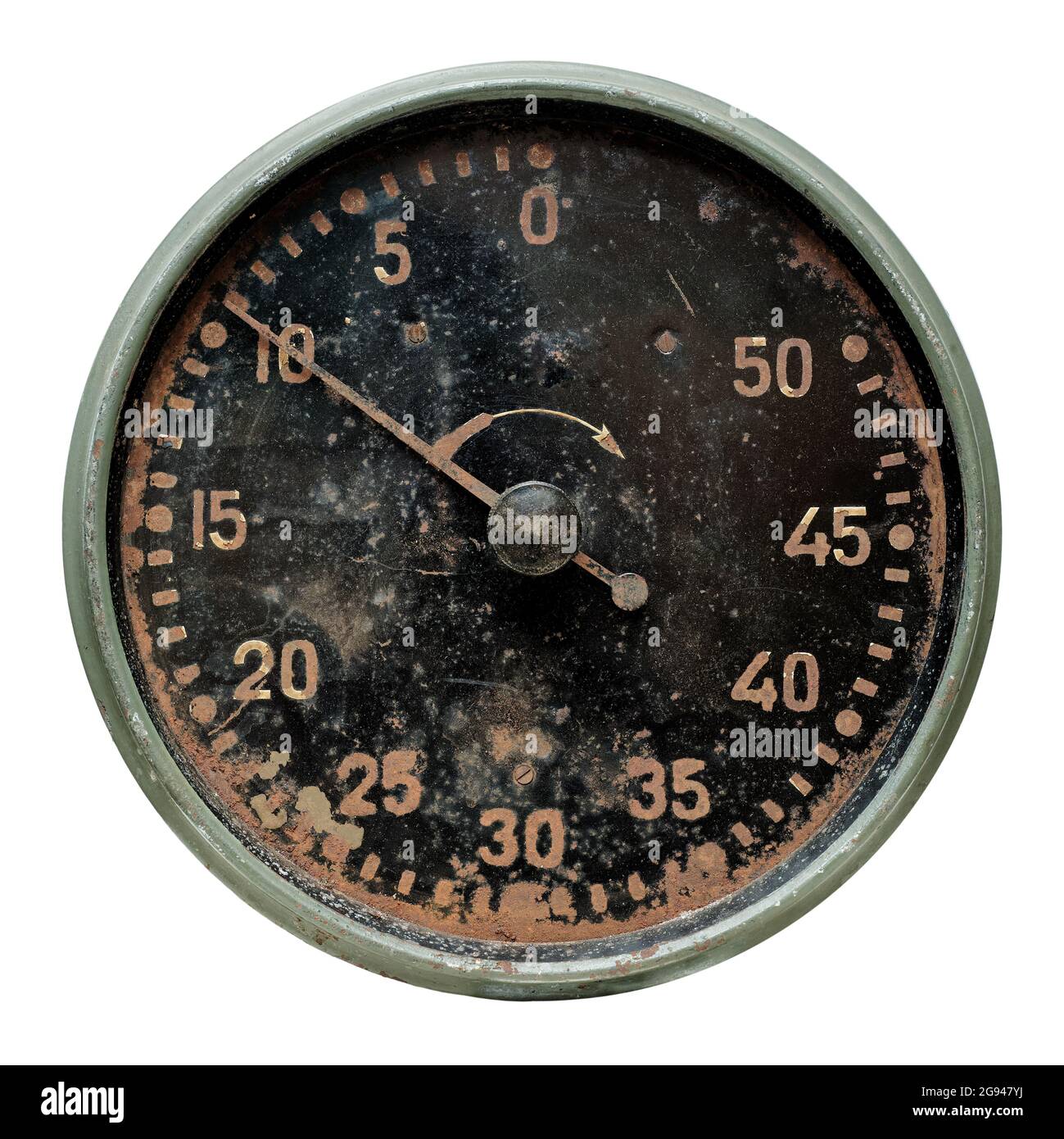 Isolierte Objekte: Frontplatte aus sehr alter mechanischer Zeitschaltuhr, rostig und fleckig, auf weißem Hintergrund Stockfoto