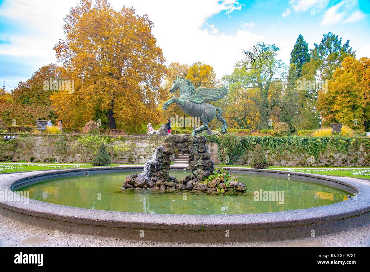 Statue des Pegasus-Brunnens vom Bildhauer Kaspar Gras im Mirabellgarten in Salzburg, Österreich am 20. Oktober 2016 Stockfoto