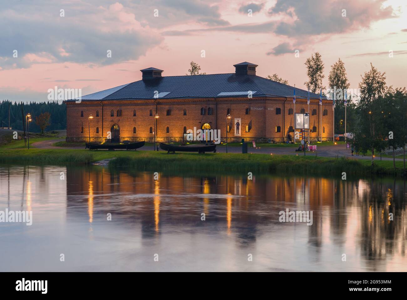 SAVONLINNA, FINNLAND - 20. AUGUST 2016: Altes Arsenal-Gebäude (Stadtmuseum) am Abend des August Stockfoto