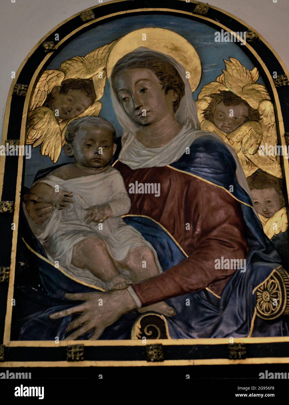 Kunst & Christentum - Jungfrau Maria und Jesus umgeben von Angelic Cherubs Stockfoto