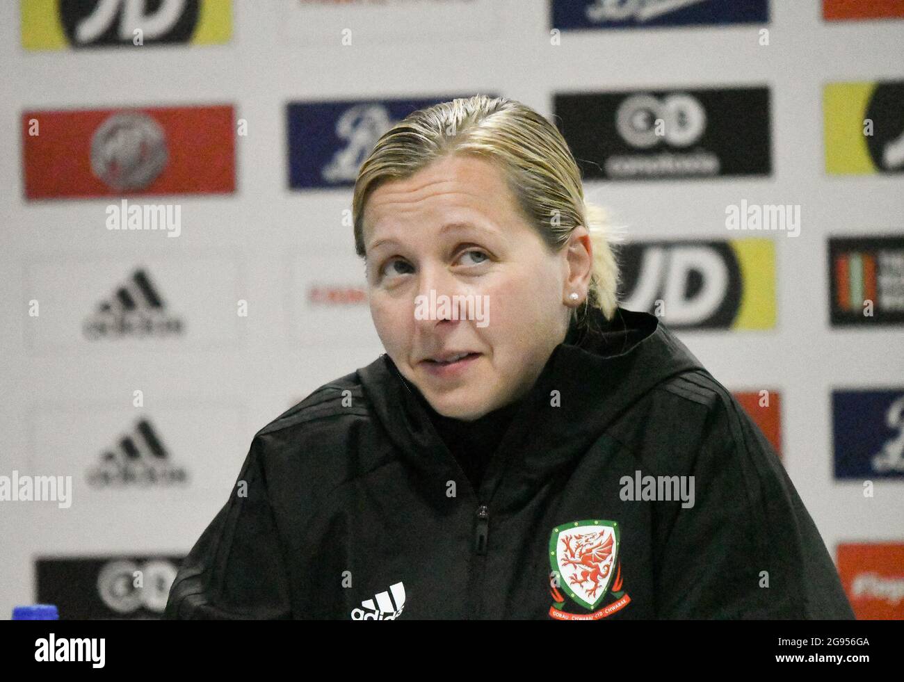 Cardiff, Wales. 4. Juni 2019. Jayne Ludlow Head Coach of Wales Women während der Pressekonferenz nach dem Women's International Freundschaftsspiel zwischen Wales Women und New Zealand Women am 4. Juni 2019 auf dem Cardiff International Sports Campus, Cardiff, Wales. Quelle: Duncan Thomas/Majestic Media. Stockfoto