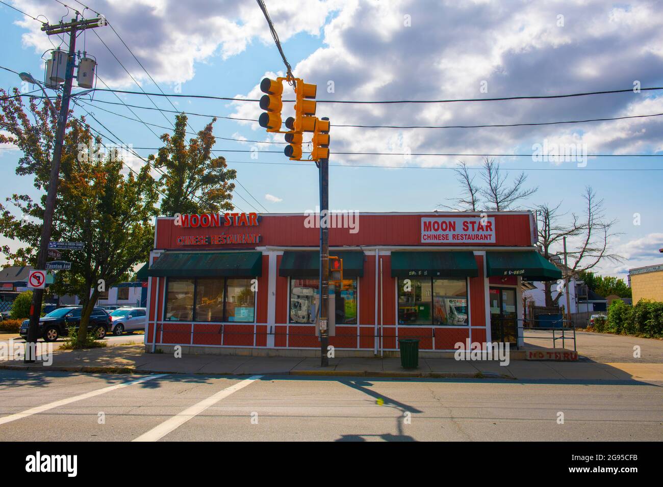 Historisches chinesisches Restaurant Moon Star an der Taunton Avenue 219 in der Innenstadt von East Providence, Rhode Island RI, USA. Stockfoto