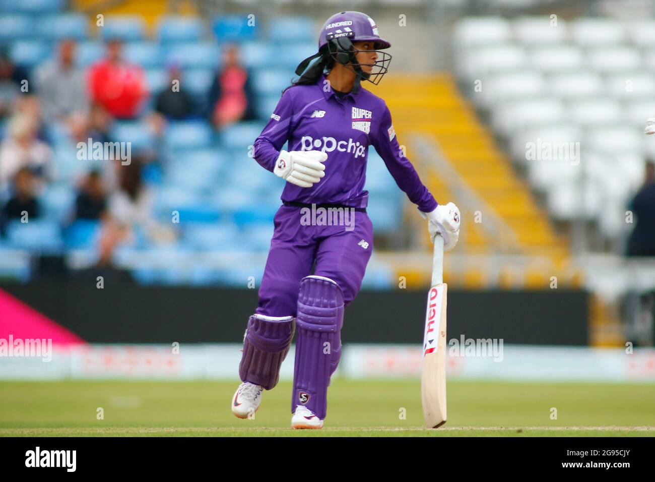 Emerald Headingley Stadium, Leeds, West Yorkshire, 24. Juli 2021. The Hundred - Northern Superchargers Women vs. Welsh Fire Women Jemimah Rodrigues of Northern Superchargers Women Schlagstöcke. Kredit: Touchlinepics/Alamy Live Nachrichten Stockfoto