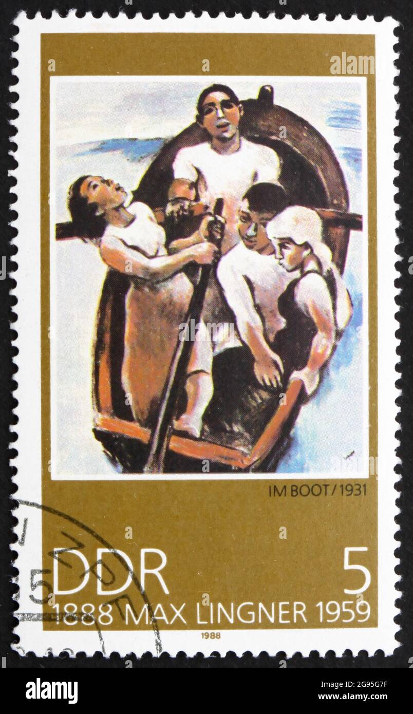 DDR - UM 1988: Eine in der DDR gedruckte Briefmarke zeigt im Boot, Gemälde von Max Lingner, um 1988 Stockfoto