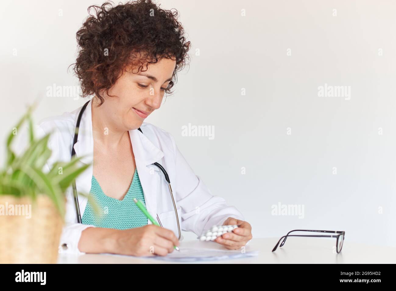 Arzt verschreiben Fotos und Bildmaterial in hoher Auflösung Alamy