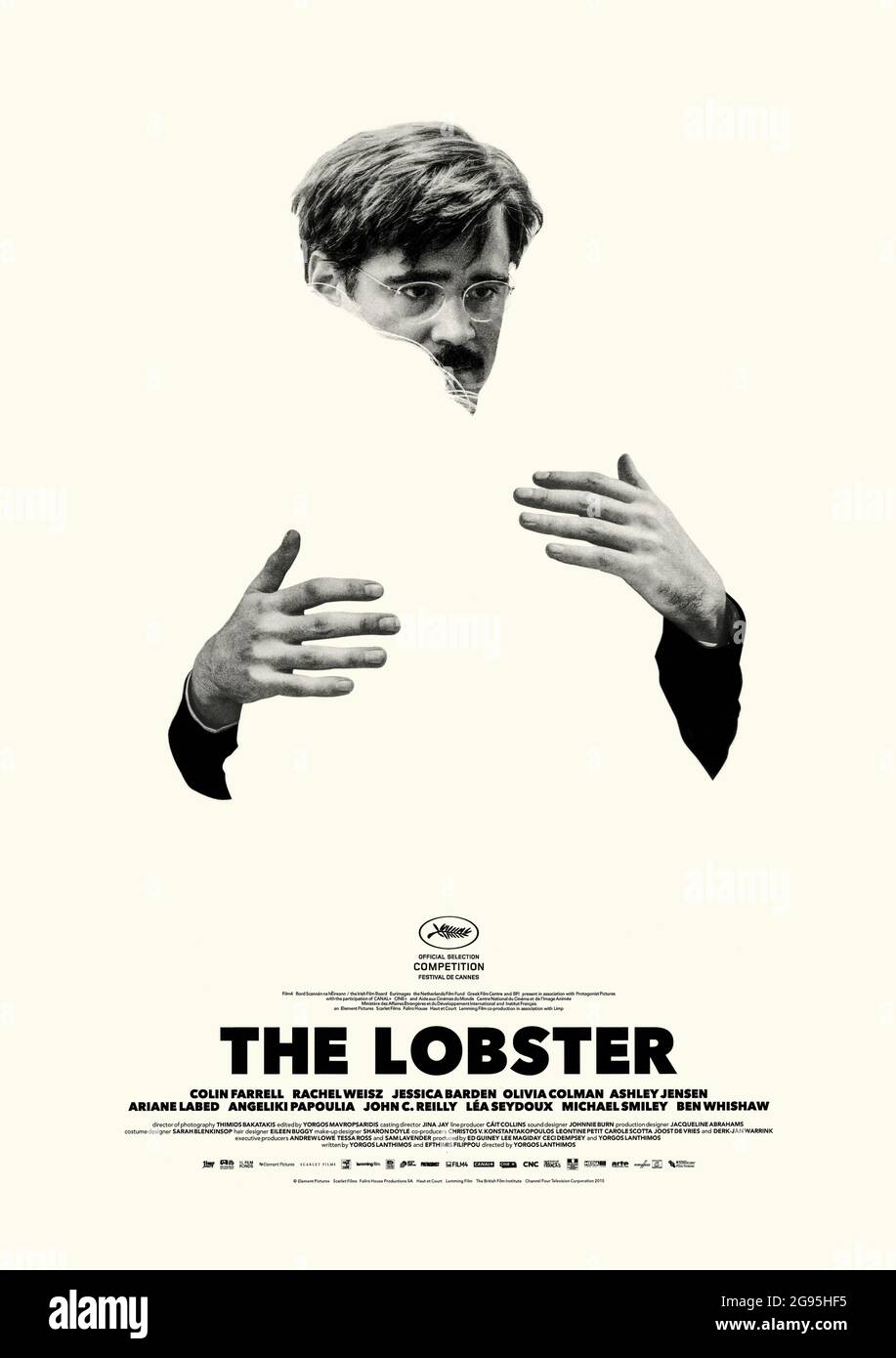 The Lobster (2015) unter der Regie von Yorgos Lanthimos mit Colin Farrell, Rachel Weisz und Jessica Barden. Surreale Komödie in einer fernen dystopischen Zukunft, in der alleinstehende Menschen 45 Tage lang einen Partner finden oder in ein Tier ihrer Wahl verwandelt werden, um im Wald zu wandern. Stockfoto