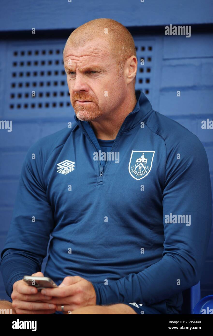 Oldham, England, 24. Juli 2021. Sean Dyche-Manager von Burnley während des Vorsaison-Freundschaftsspiel im Boundary Park, Oldham. Bildnachweis sollte lauten: Simon Bellis / Sportimage Stockfoto