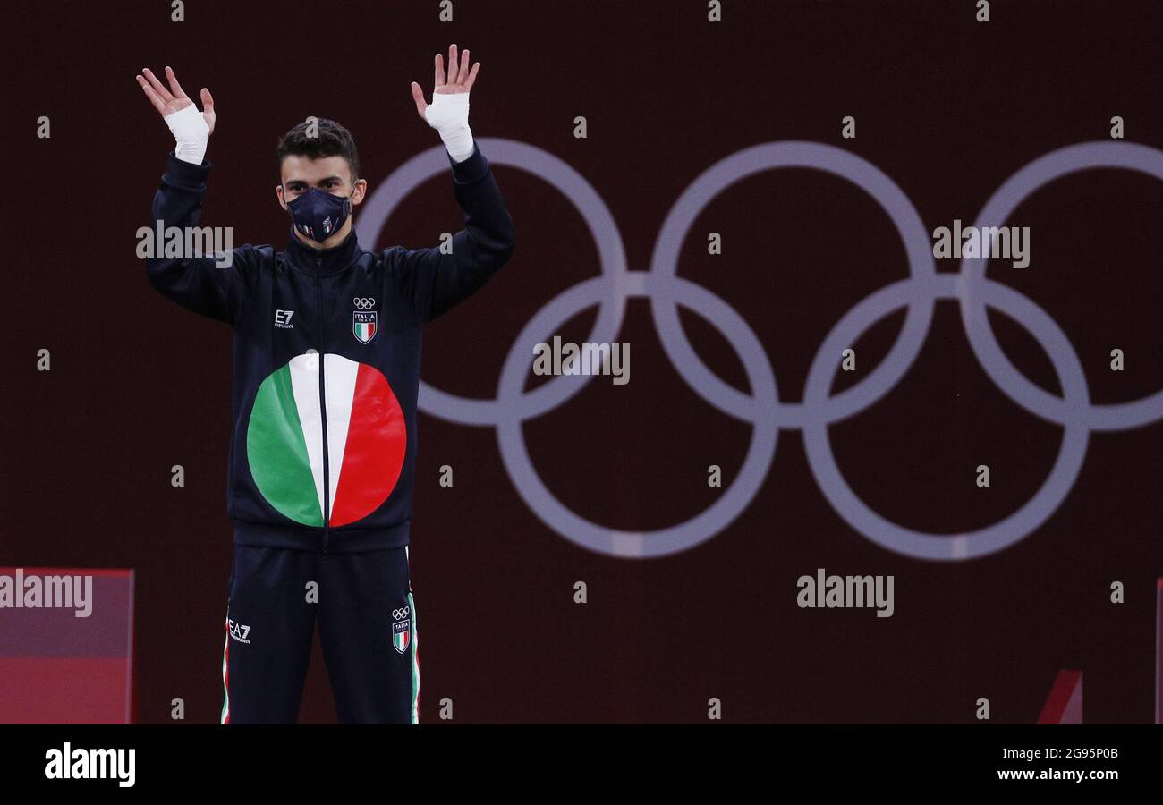 Tokio, Japan. Juli 2021. Der Italiener Vito Dell'Aquila winkt, nachdem er bei den Olympischen Sommerspielen in Tokio, Japan, am Samstag, dem 24. Juli 2021, die Goldmedaille im 58 kg schweren Taekwondo der Männer gewonnen hat. Foto von Bob Strong/UPI. Kredit: UPI/Alamy Live Nachrichten Stockfoto