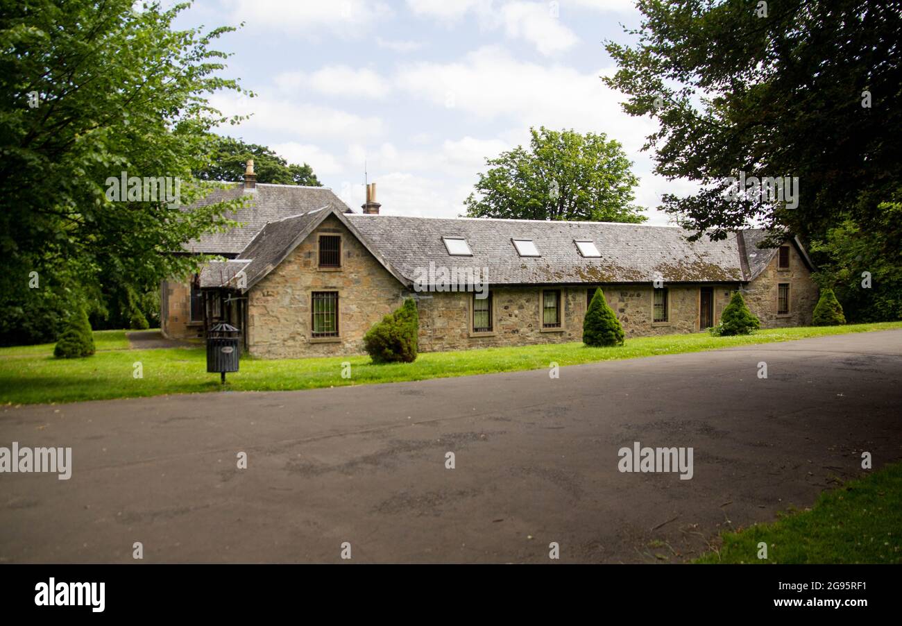 Altes, renoviertes Haus im Cottage-Stil im Queen's Park, Glasgow Stockfoto