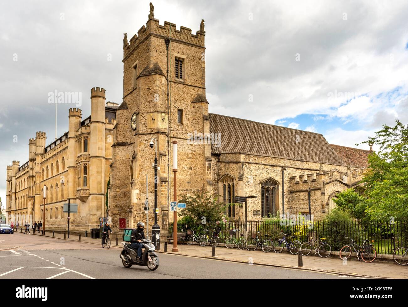 CAMBRIDGE ENGLAND TRUMPINGTON STREET ST BOTOLPH'S CHURCH UND CORPUS CHRISTI COLLEGE Stockfoto