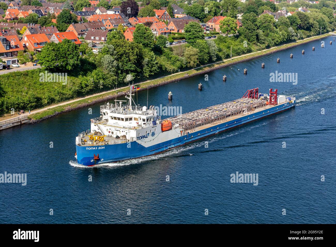 Deckfrachtschiff TOPAZ DON im Nord-Ostsee-Kanal Stockfoto