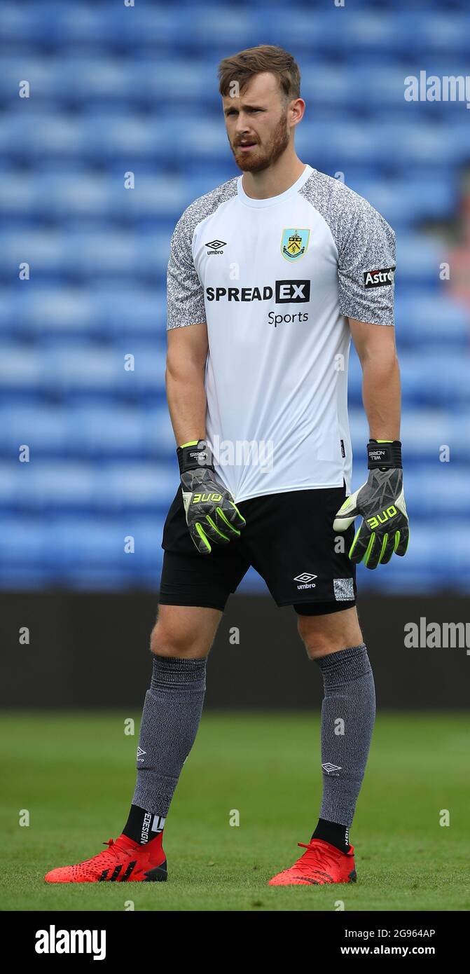 Oldham, England, 24. Juli 2021. Will Norris von Burnley während des Vorsaison-Freundschaftsspiel im Boundary Park, Oldham. Bildnachweis sollte lauten: Simon Bellis / Sportimage Stockfoto