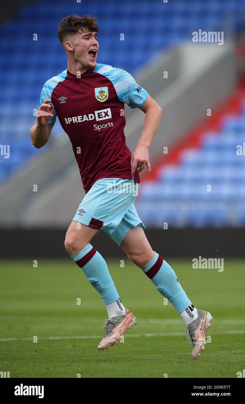 Oldham, England, 24. Juli 2021. Lewis Richardson von Burnley während des Vorsaison-Freundschaftsspiel im Boundary Park, Oldham. Bildnachweis sollte lauten: Simon Bellis / Sportimage Stockfoto