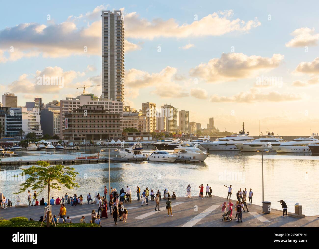 Saint George Bay auch bekannt als Zaitunay Bay bei Sonnenuntergang, Beirut, Libanon Stockfoto