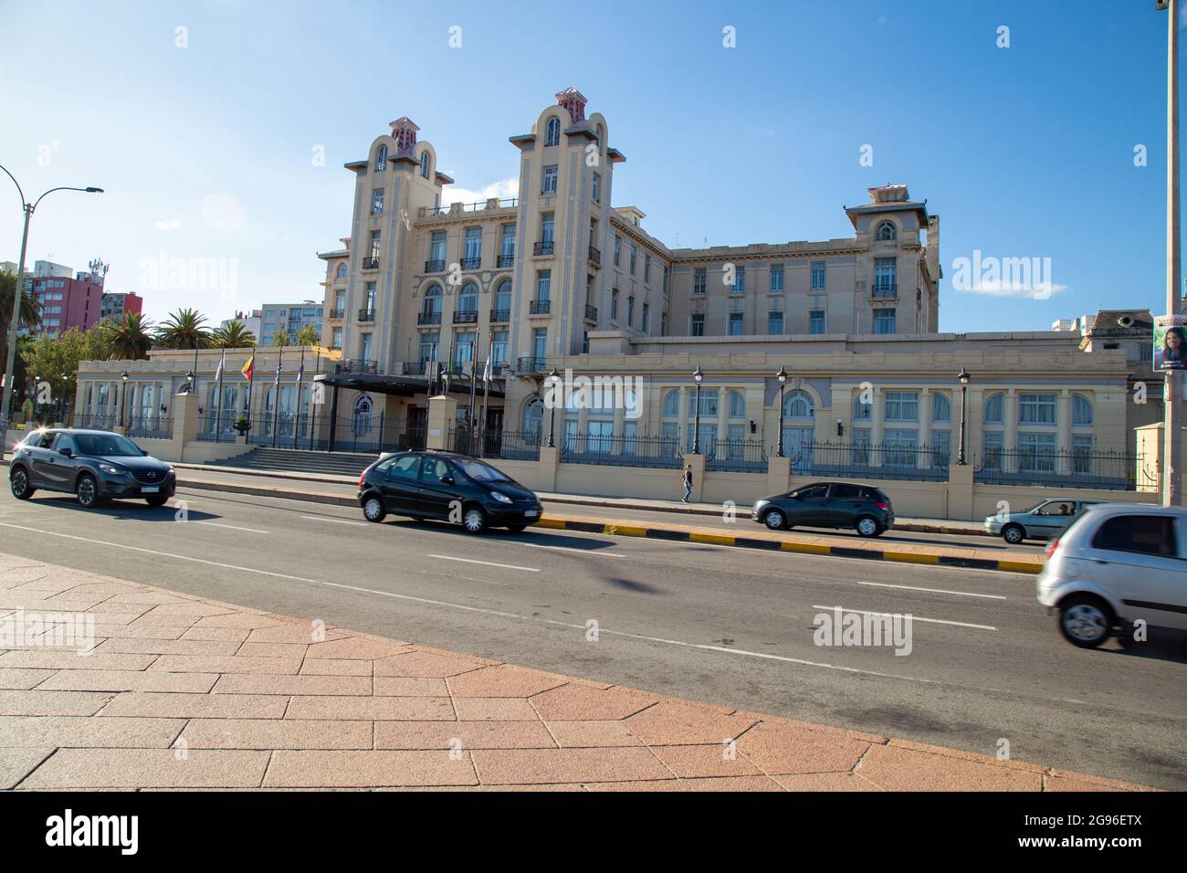 Blick auf das Mercosur-Gebäude oder den Palacio del Mercosur. Montevideo, Uruguay. Standort fungiert als Verwaltungszentrale des Mercosur und der Mercosur Stockfoto