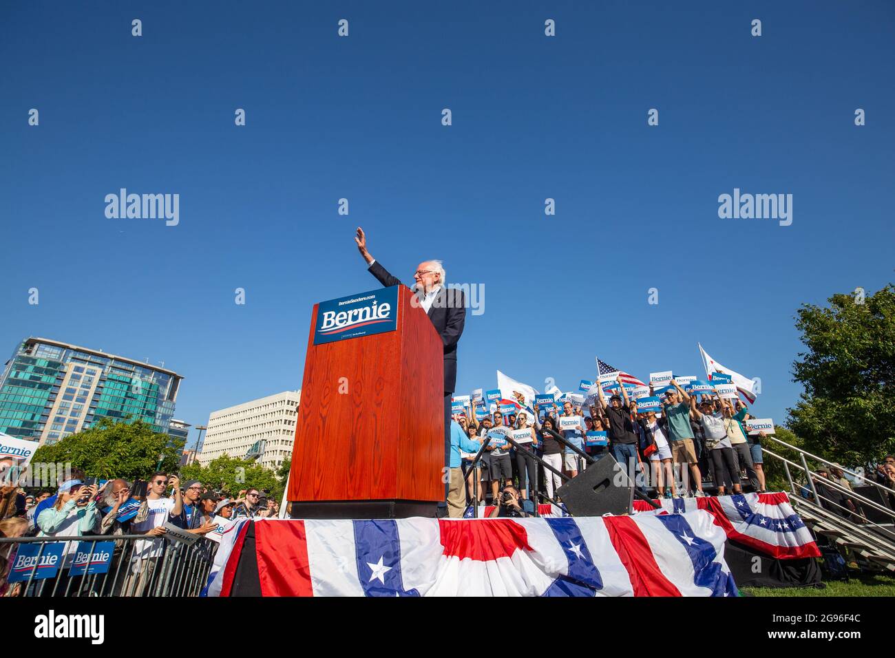 Der demokratische Präsidentschaftskandidat, Senator Bernie Sanders (I-VT), spricht am 1. Juni 2019 bei einer Wahlkampfveranstaltung in San Jose, Kalifornien, an seine Unterstützer. Stockfoto